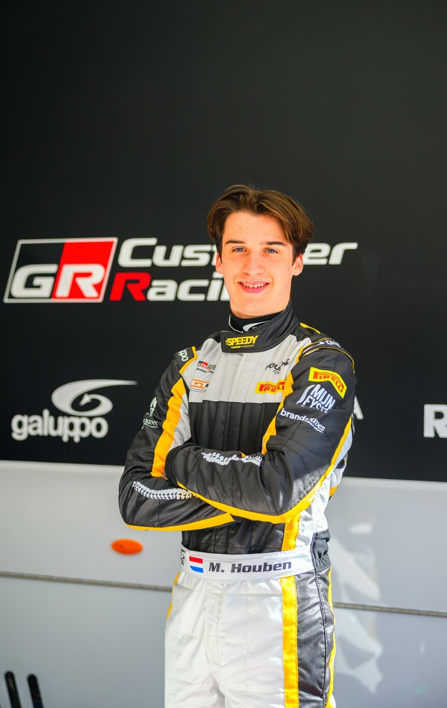 Mees Houben in zijn racepak van Speedy Motorsport